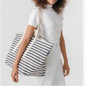 Huge Baggu Canvas Tote Blue Stripped Nautical Stripe Navy Duck Beach Bag Purse